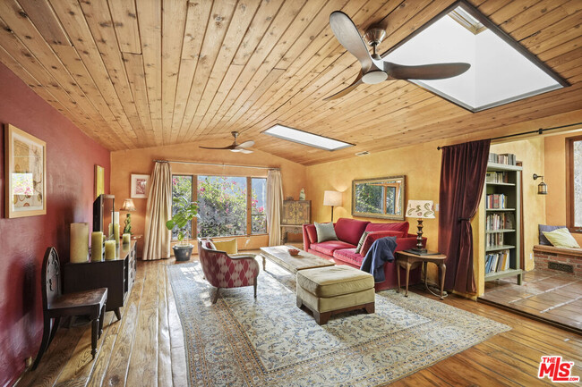 809 Basin Dr in Topanga, CA - Building Photo - Building Photo