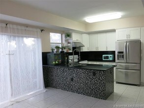 5225 NW 112th Ave-Unit -5 in Doral, FL - Building Photo - Building Photo
