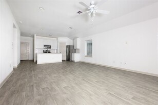 8214 Precious Passing Way in Rosharon, TX - Building Photo