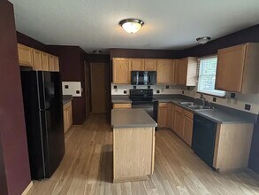 8629 Fernbrook Dr in Lewis Center, OH - Building Photo - Building Photo