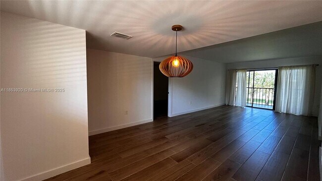 8415 SW 107th Ave in Miami, FL - Building Photo - Building Photo