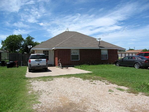 200 W Lamar St in Palmer, TX - Building Photo - Building Photo