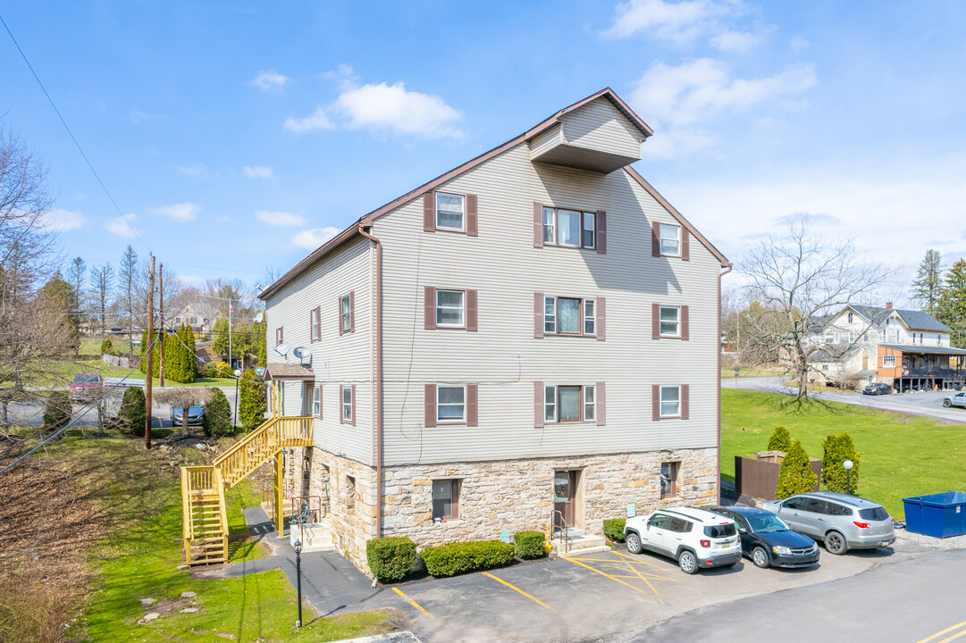 Old Mill Apartments in Saint Johns, PA - Foto de edificio