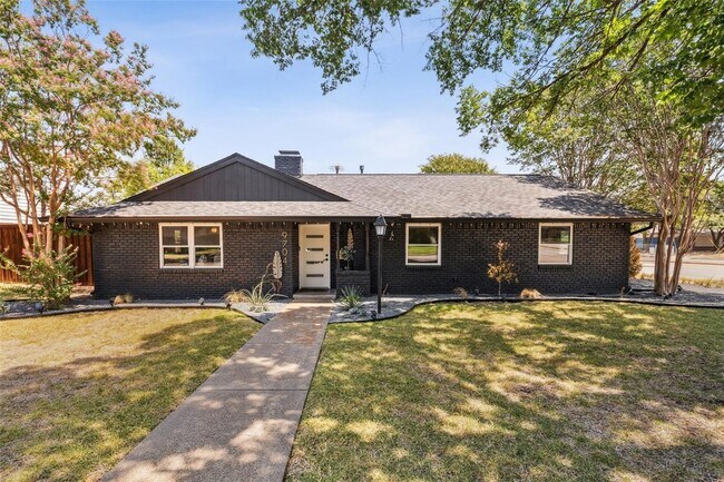 9704 Lanward Dr in Dallas, TX - Building Photo - Building Photo