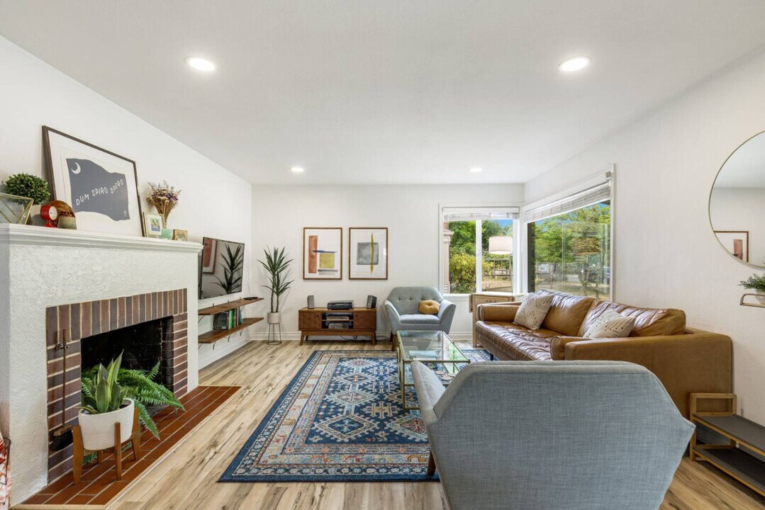 8626 13th Ave SW in Seattle, WA - Foto de edificio