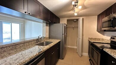 9901 Westview Dr-Unit -324 in Coral Springs, FL - Building Photo - Building Photo