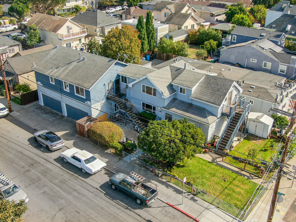 160 N Claremont St in San Mateo, CA - Building Photo