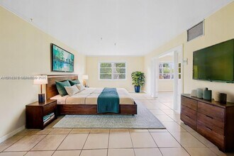 124 NE 19th Ct in Wilton Manors, FL - Building Photo - Building Photo