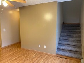 104 S Pleasant St, Unit 2 in Georgetown, OH - Foto de edificio - Building Photo