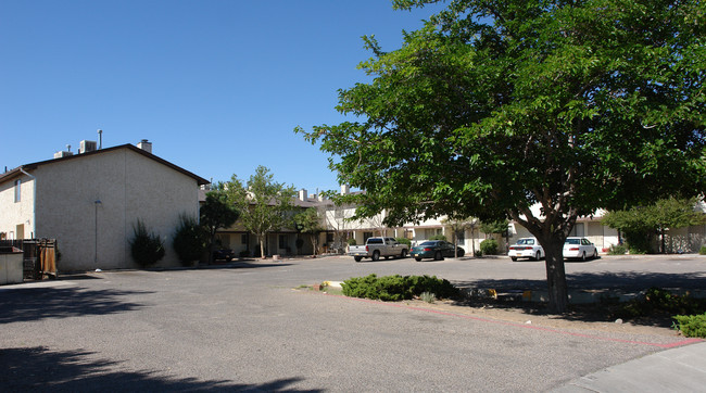 5315 Yucca Cir NE in Albuquerque, NM - Building Photo - Building Photo