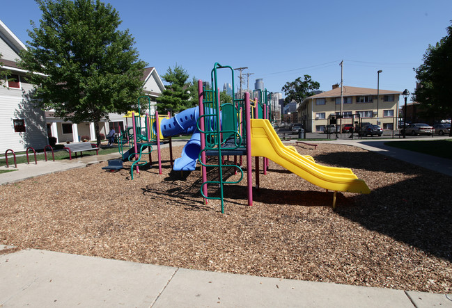 Portland Village in Minneapolis, MN - Building Photo - Building Photo