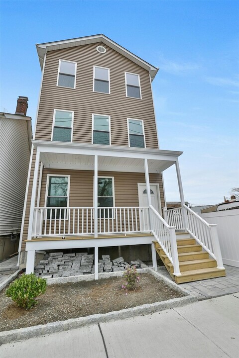 14 Clinton St in Sleepy Hollow, NY - Building Photo