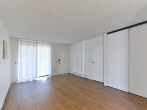 421 Wells Ave S, Unit A in Renton, WA - Foto de edificio - Building Photo