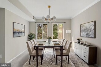 11305 Commonwealth Dr in Rockville, MD - Building Photo - Building Photo