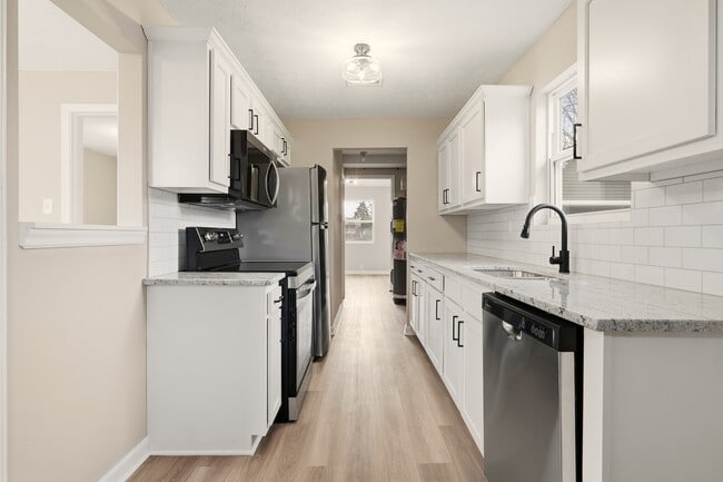 1785 McDonald Ln in New Albany, IN - Building Photo - Building Photo