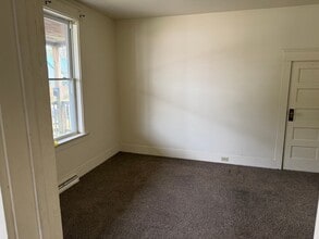 100 Brook St, Unit 1 in Corry, PA - Foto de edificio - Building Photo