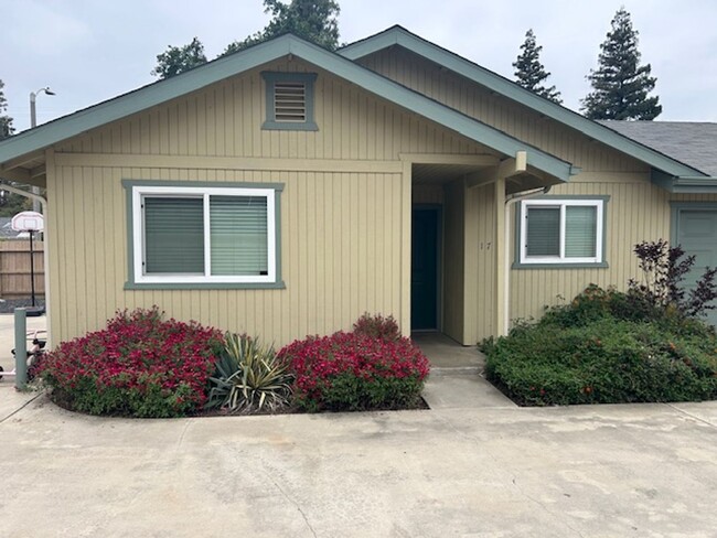 property at 1711-1715 E Princeton Ct
