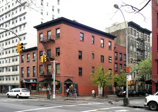 35-37 Greenwich Ave in New York, NY - Foto de edificio - Building Photo