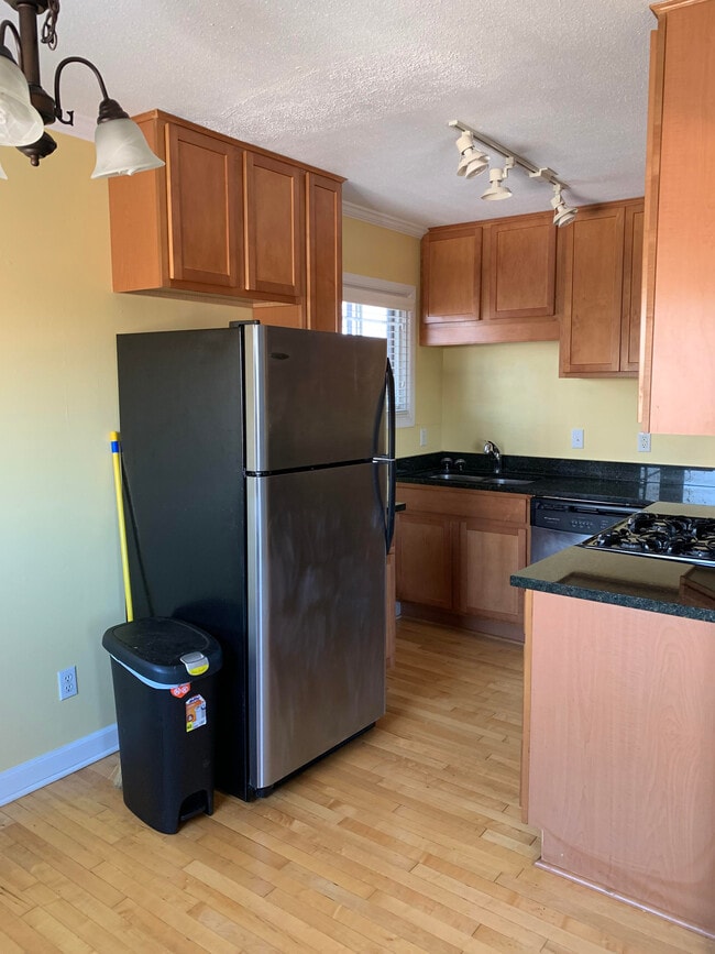440 Ridgewood Ave, Unit 440 Ridgewood