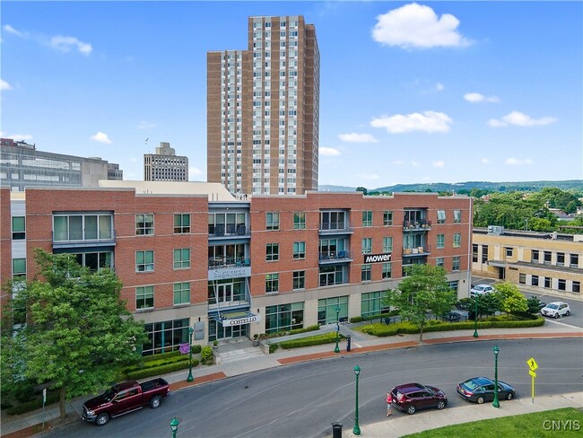 211 W Jefferson St in Syracuse, NY - Building Photo - Building Photo