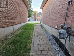 1076 Wildrose Crescent in Pickering, ON - Building Photo - Building Photo