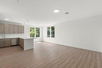 306 Bergen Ave in Jersey City, NJ - Building Photo - Building Photo