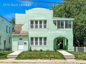 2576 Duck Creek Rd in Cincinnati, OH - Building Photo