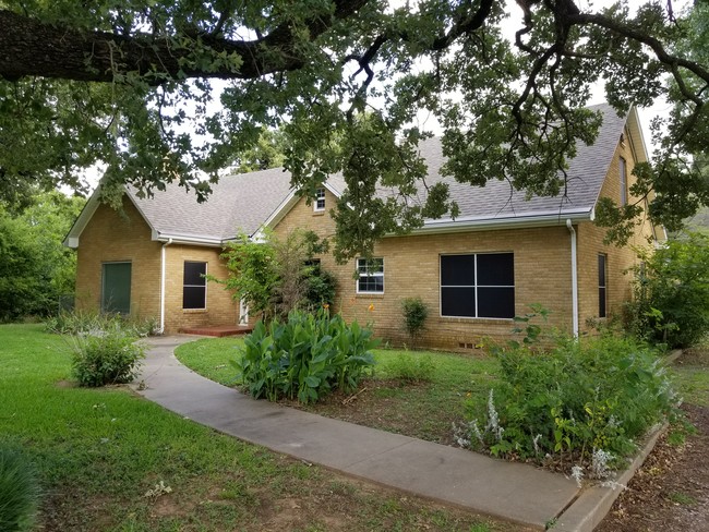 113 W 4th St in Keene, TX - Building Photo - Building Photo