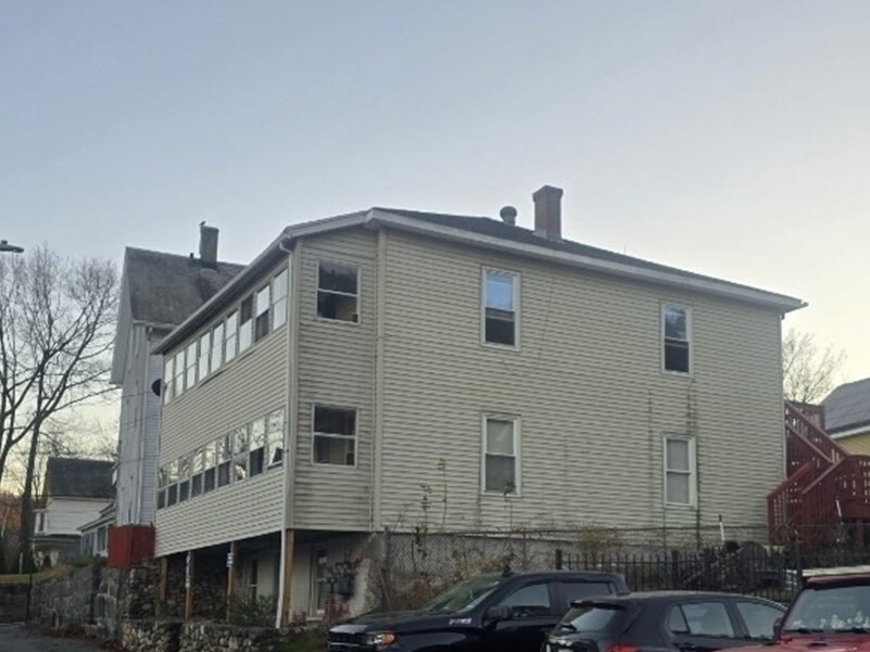 28 Vernon Ct-Unit -28 in Fitchburg, MA - Building Photo