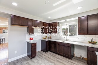 1131 Rahn St in Westland, MI - Foto de edificio - Building Photo