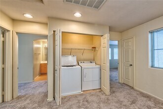 3945 Bayamon St in Las Vegas, NV - Foto de edificio - Building Photo