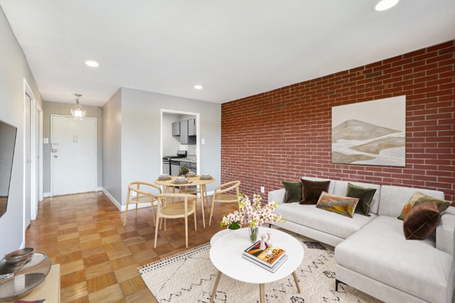 1900 Lyttonsville Rd, Unit 1101 in Silver Spring, MD - Foto de edificio - Building Photo