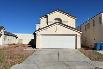 9300 Cool Creek Ave in Las Vegas, NV - Foto de edificio - Building Photo