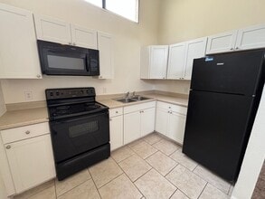 1 E Navajo Rd, Unit 1 E Navajo Rd Apt 5 in Tucson, AZ - Foto de edificio - Building Photo