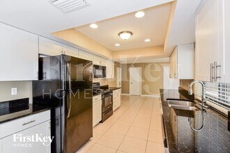 233 SW 38th St, Unit 4B in Cape Coral, FL - Foto de edificio - Building Photo