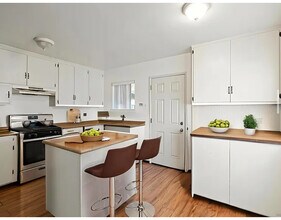 6823 Mohawk St, Unit 3 in San Diego, CA - Building Photo - Building Photo