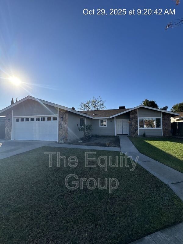 951 Orangewood Ct in Lemoore, CA - Building Photo - Building Photo