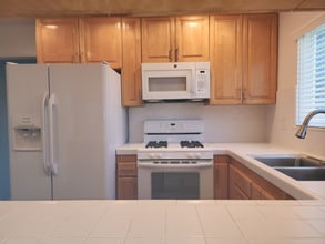 24613 Falena Ave in Lomita, CA - Foto de edificio - Building Photo