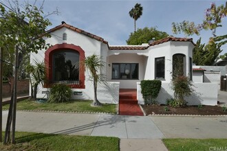 2925 E 6th St in Long Beach, CA - Foto de edificio - Building Photo