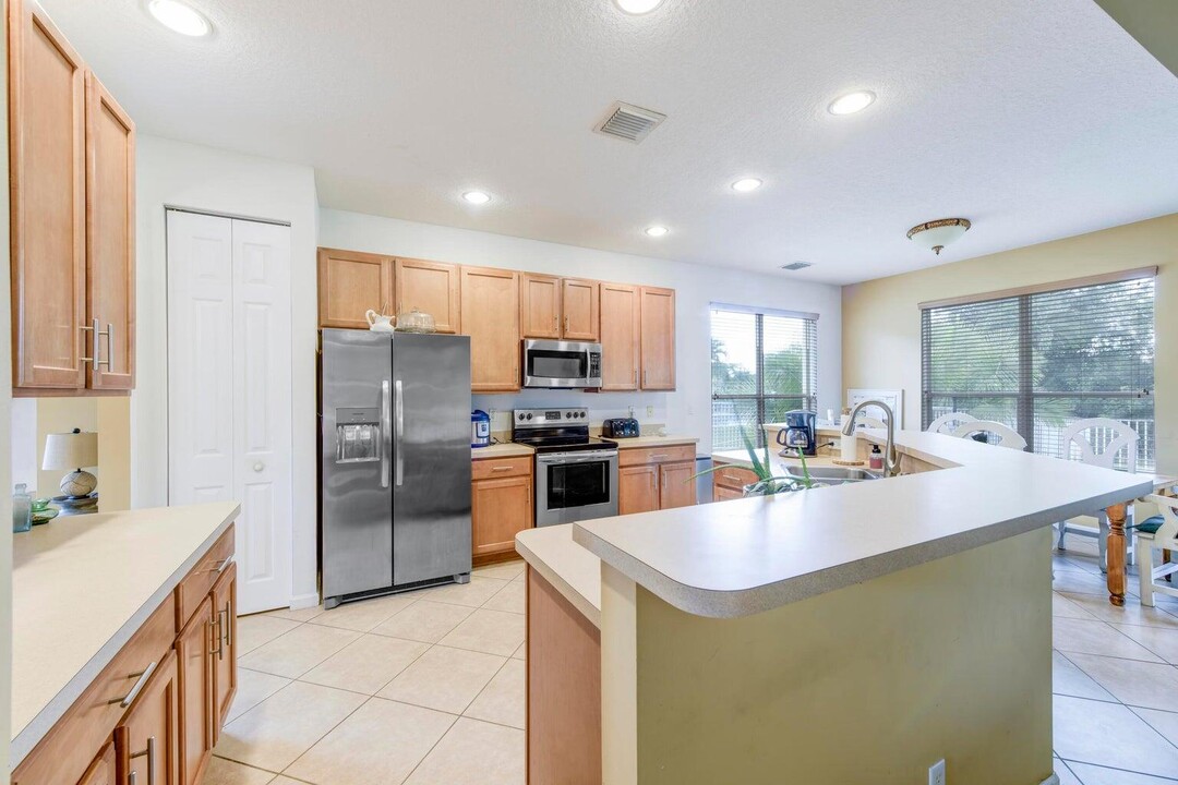 1401 SE Legacy Cove Cir in Stuart, FL - Building Photo