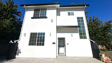 16023 Wyandotte St in Los Angeles, CA - Building Photo - Building Photo