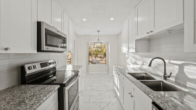 1914 Lakeside Dr in Seabrook, TX - Building Photo - Building Photo