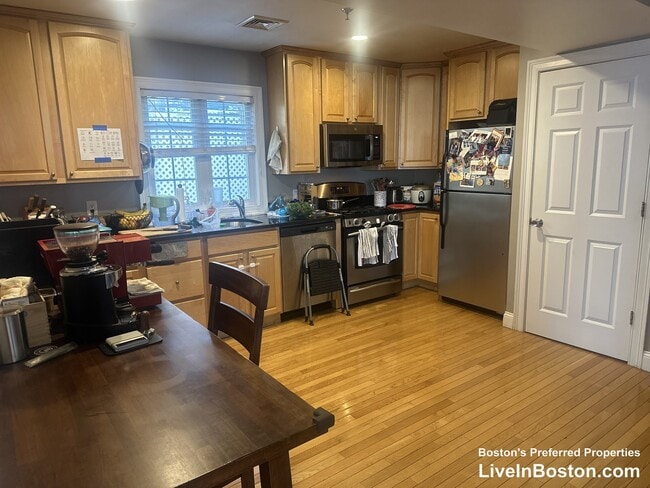 144 Calumet St, Unit 140-3 in Boston, MA - Building Photo - Building Photo