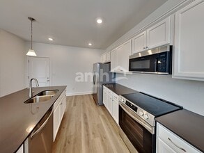 8393 Merlin Dr in Sunbury, OH - Building Photo - Building Photo