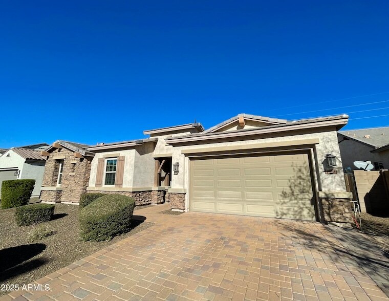 2882 E Derringer Way, Unit 301 in Gilbert, AZ - Building Photo