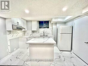 312 McLevin Ave in Toronto, ON - Building Photo - Building Photo