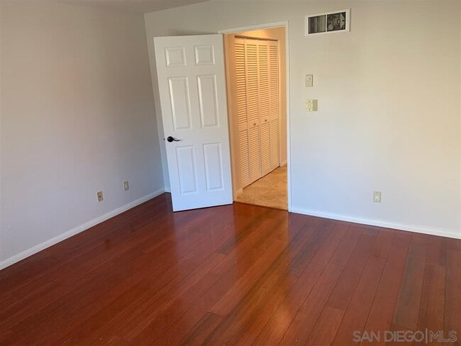7405 Charmant Dr in San Diego, CA - Building Photo - Building Photo