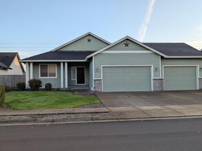 2660 NE Tuscan Loop in Albany, OR - Building Photo - Building Photo