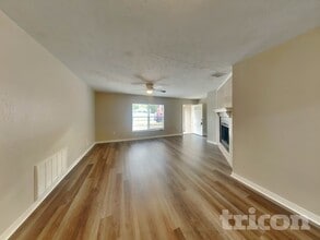 2218 Village Ct in Brandon, FL - Foto de edificio - Building Photo