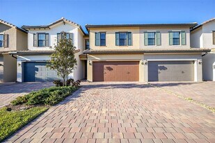 8247 Cinch Way in Greenacres, FL - Building Photo